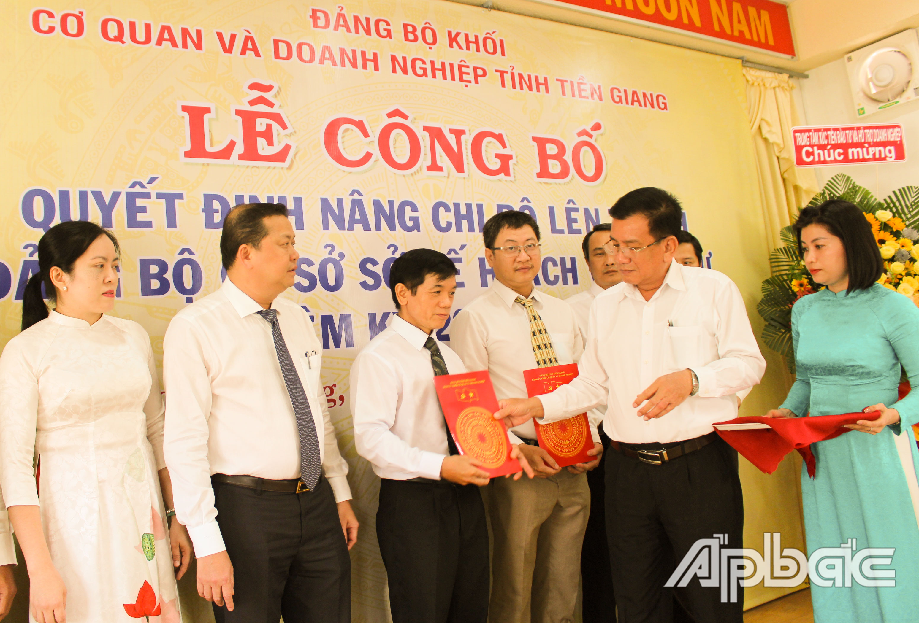 Đồng chí Nguyễn Văn Thạch, Phó Bí thư Đảng ủy Khối cơ quan và doanh nghiệp tỉnh