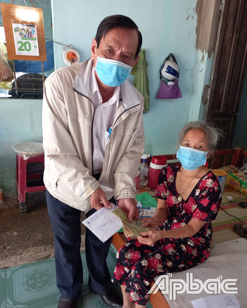 Thăm, tặng quà cho NNCĐDC ở xã Đông Hòa, huyện Châu Thành dịp Tết Nguyên đán 2023.