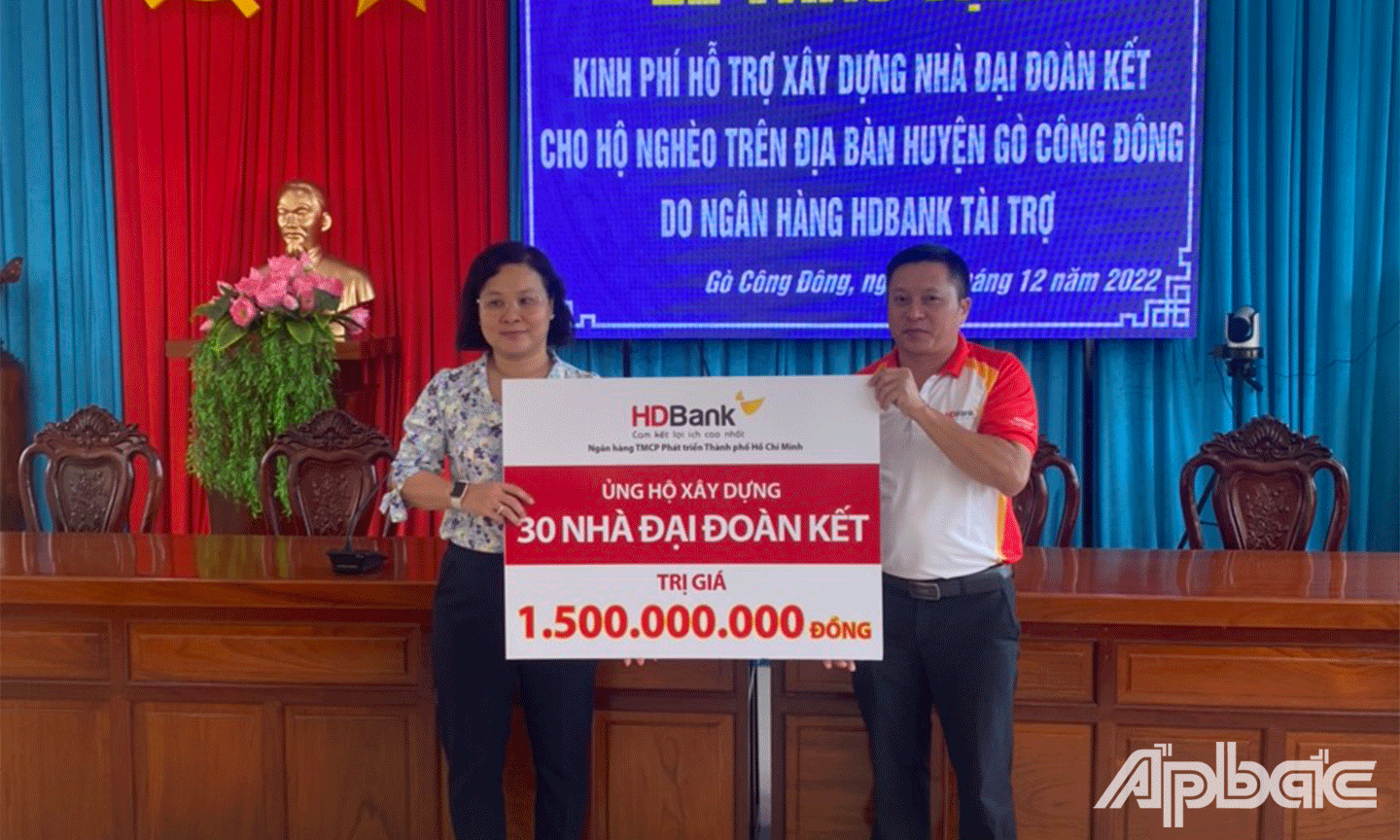 Ngân hàng HDbank trao tặng kinh phí hỗ trợ xây dựng nhà đại đoàn kết cho hộ nghèo huyện Gò Công Đông