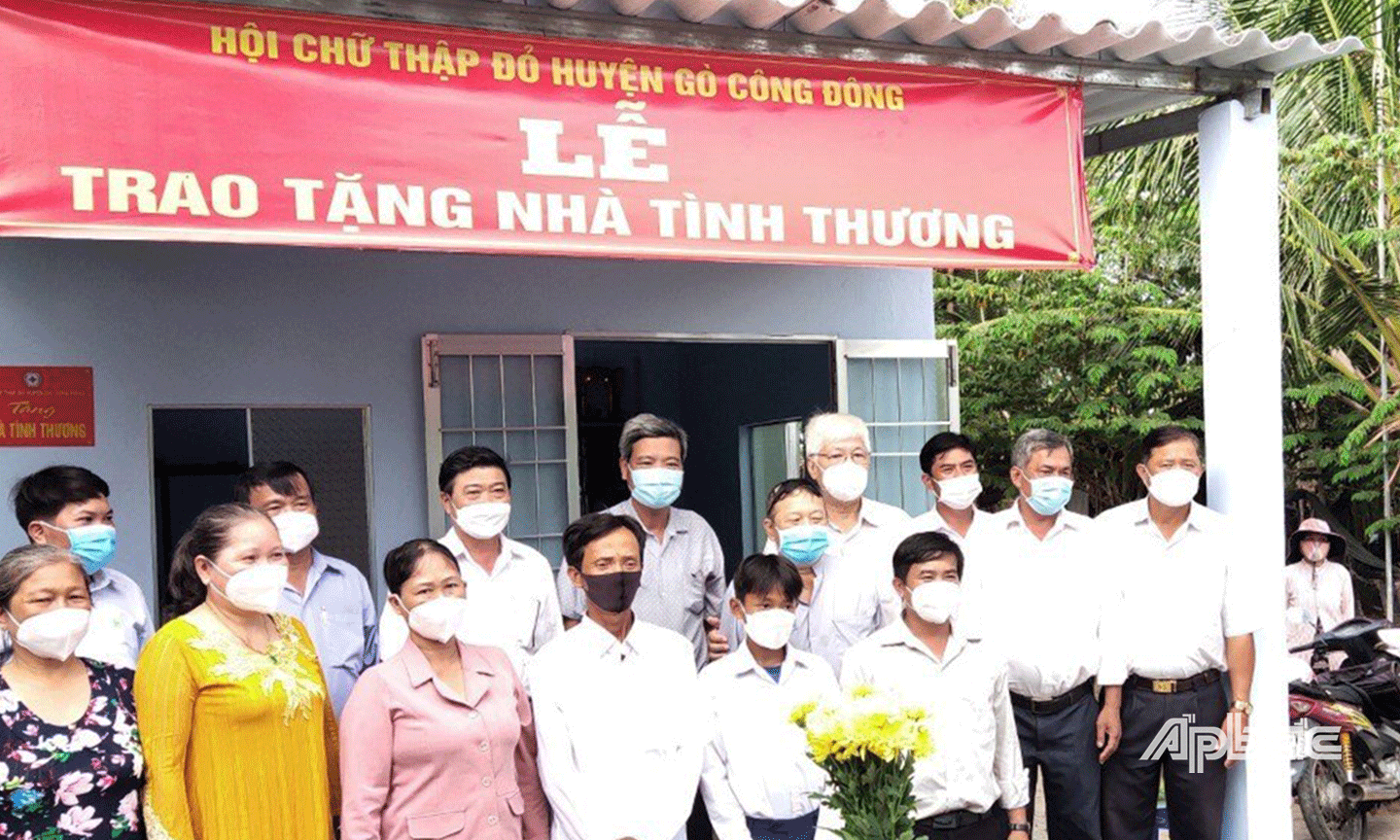 Lễ bàn giao nhà tình thương cho hộ nghèo