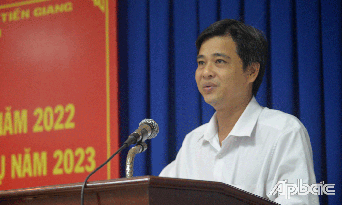 Bí thư Đảng ủy Các khu công nghiệp tỉnh Trần Minh Diễn phát biểu tại hội nghị.