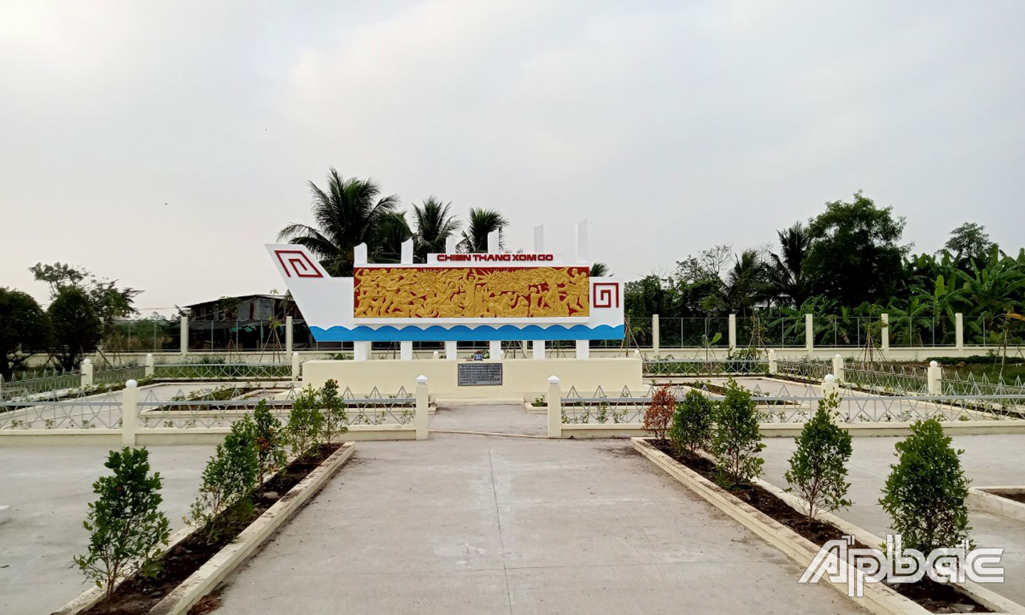 Bia chiến thắng Xóm Gò (thị trấn Tân Hòa, huyện Gò Công Đông) sau khi hoàn thành trùng tu, hiện rất khang trang. 	                                                                                                                                               Ảnh: Quốc Toàn