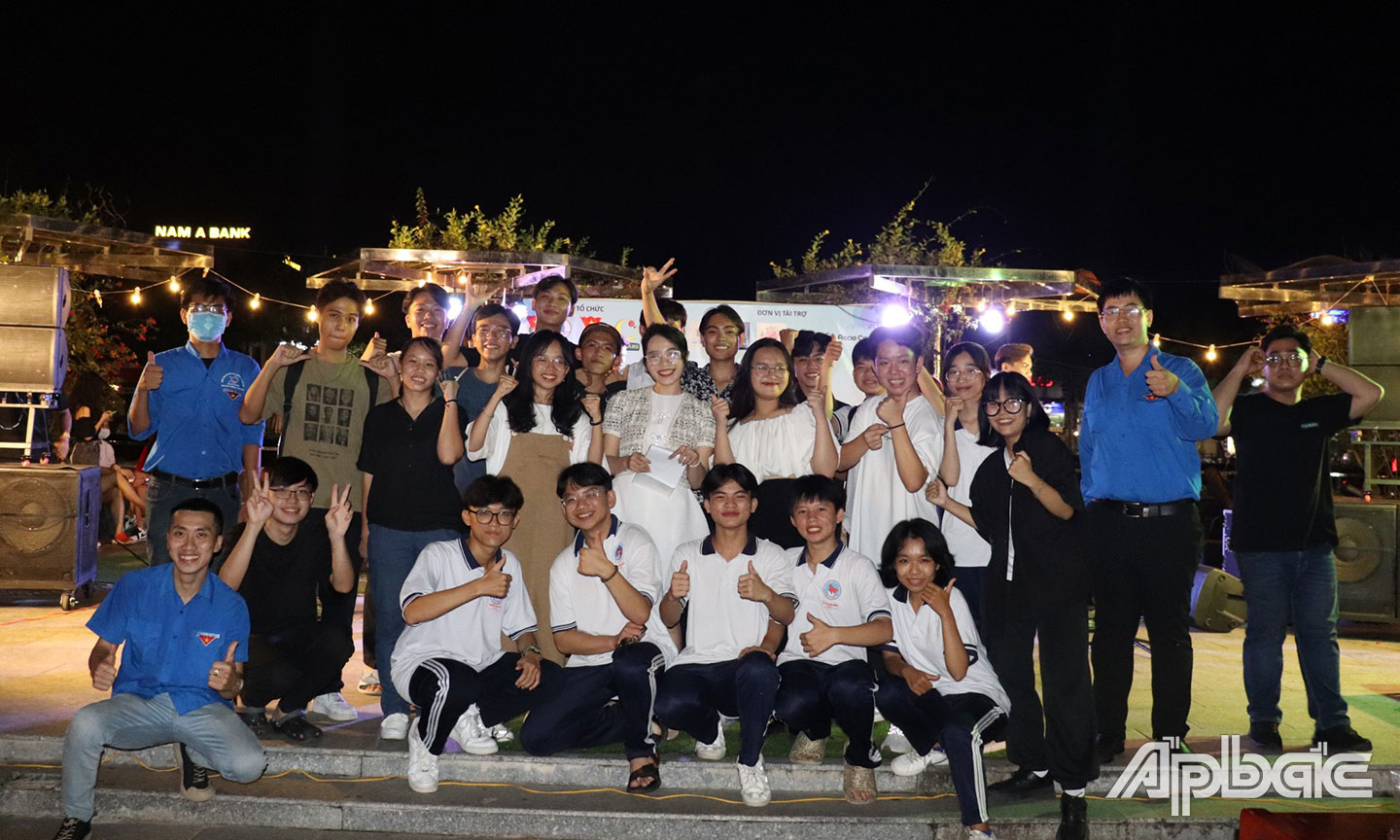 CLB Âm nhạc thu hút đông đảo học sinh tham gia.                                                                                                           Ảnh: Quốc Tiến