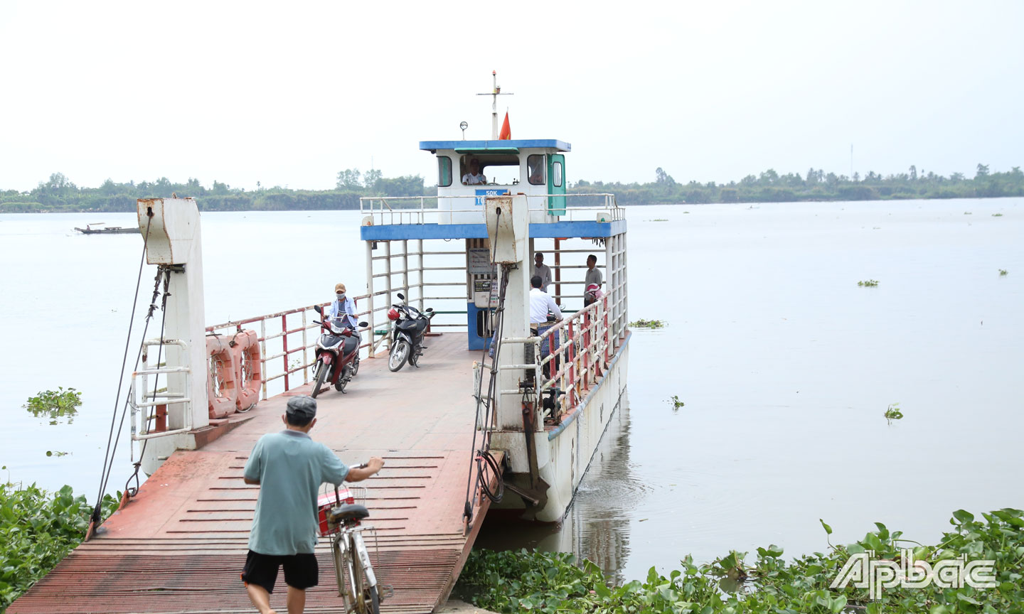 Hoạt động bến phà Cây Dương.