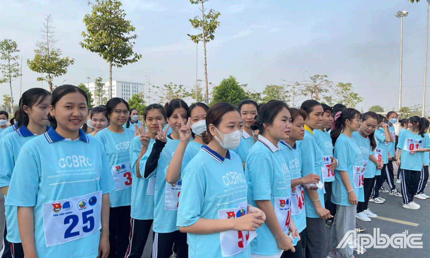 Đoàn viên thanh niên tham gia giải chạy bộ