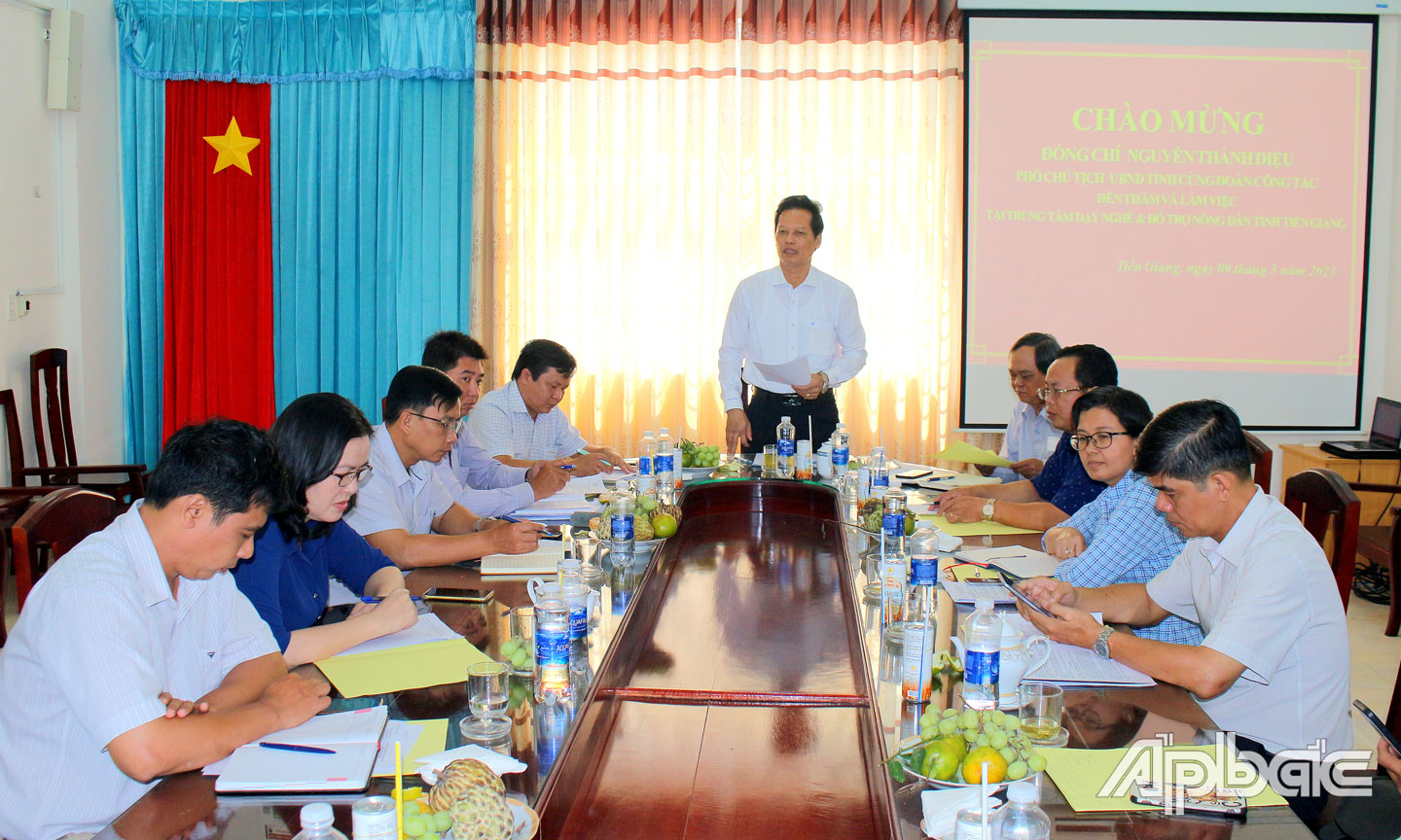 Quang cảnh buổi làm việc.