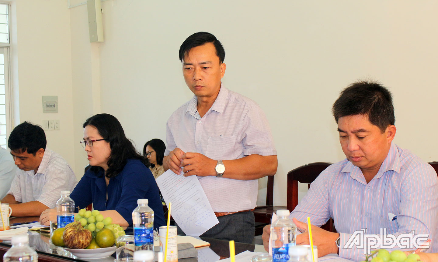 Đại diện Trung tâm trình bày những khó khăn, vướng mắc.