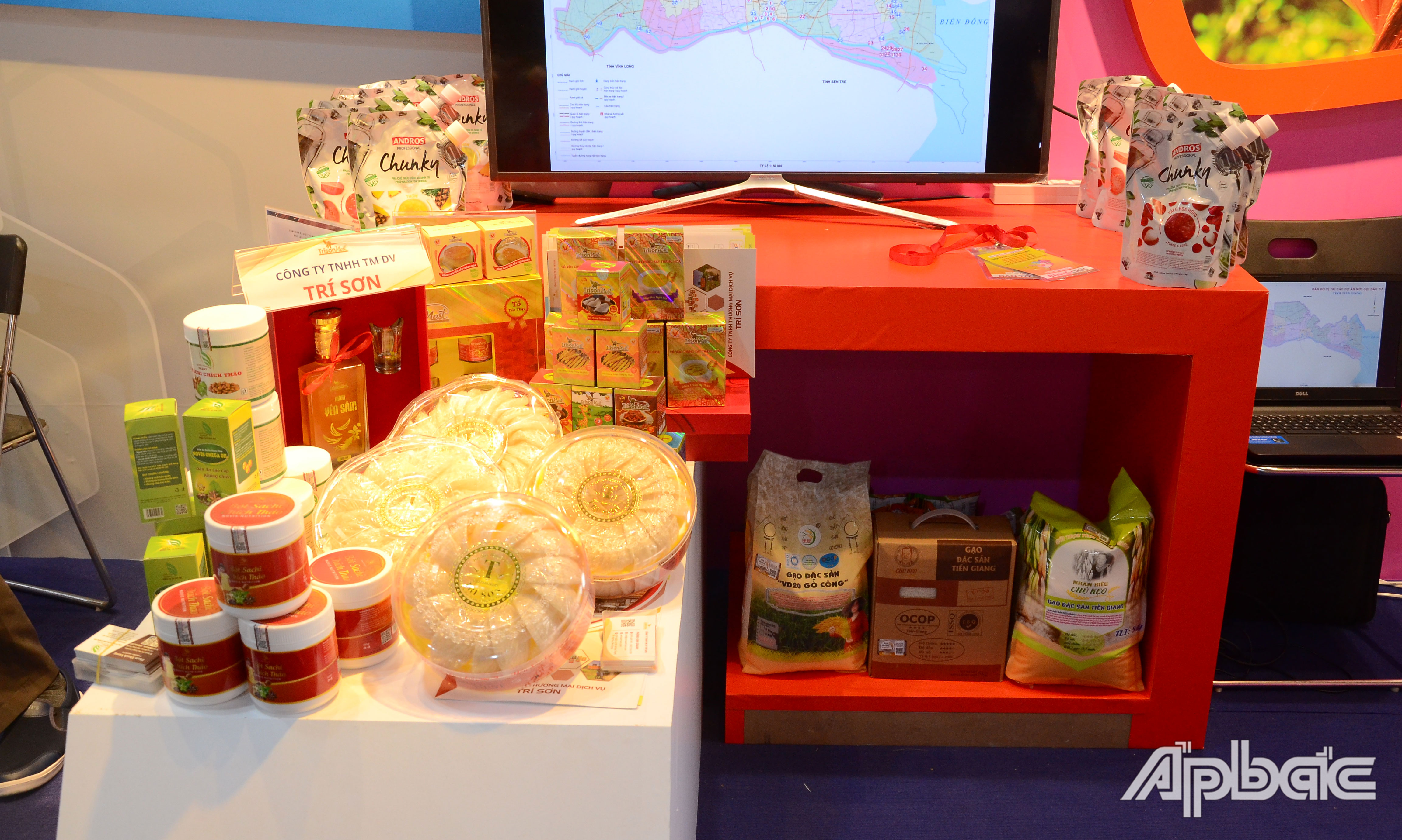 Sản phẩm OCOP của Tiền Giang được trưng bày, giới thiệu.