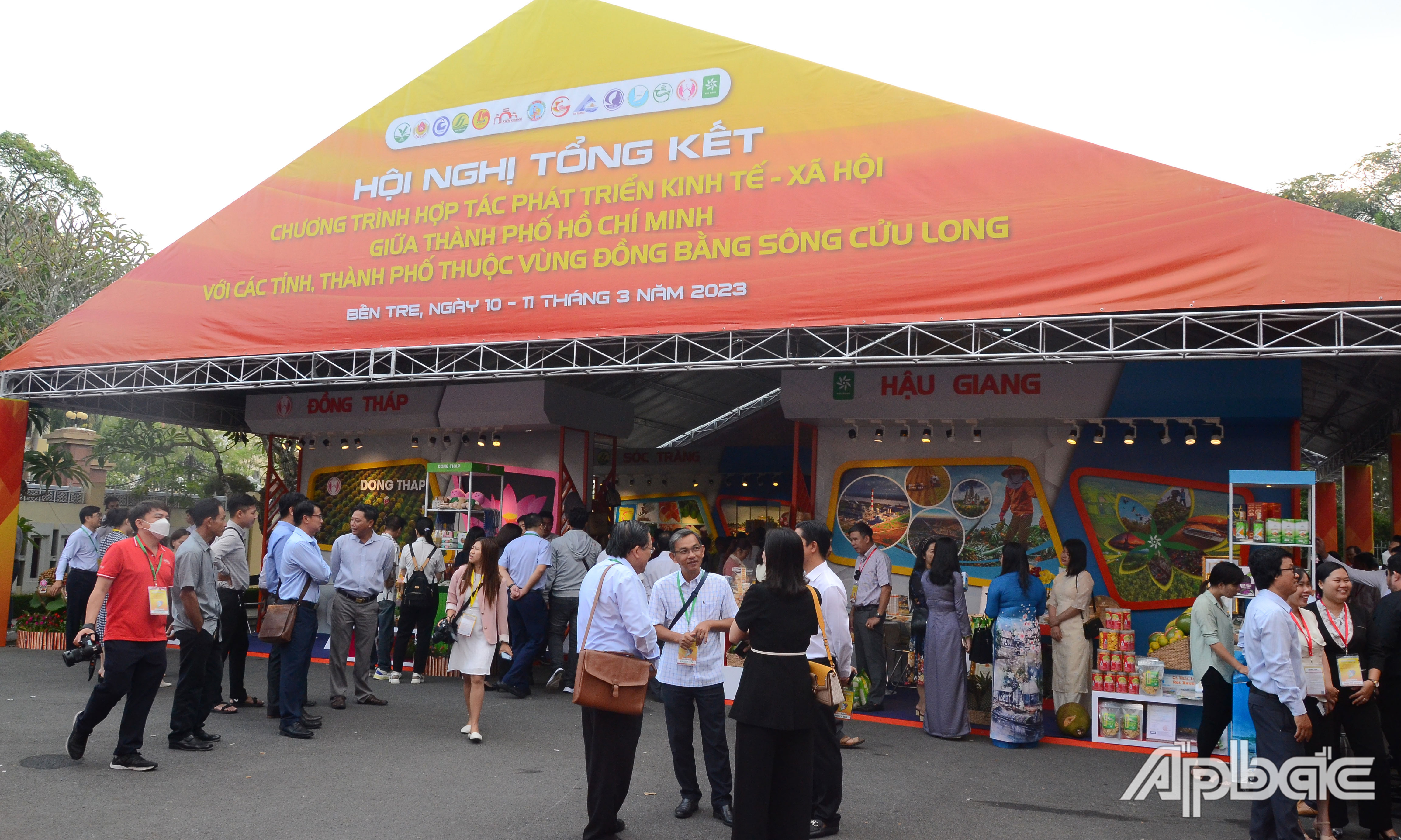 Khu vực trưng bày sản phẩm đặc trưng của các tỉnh, thành.