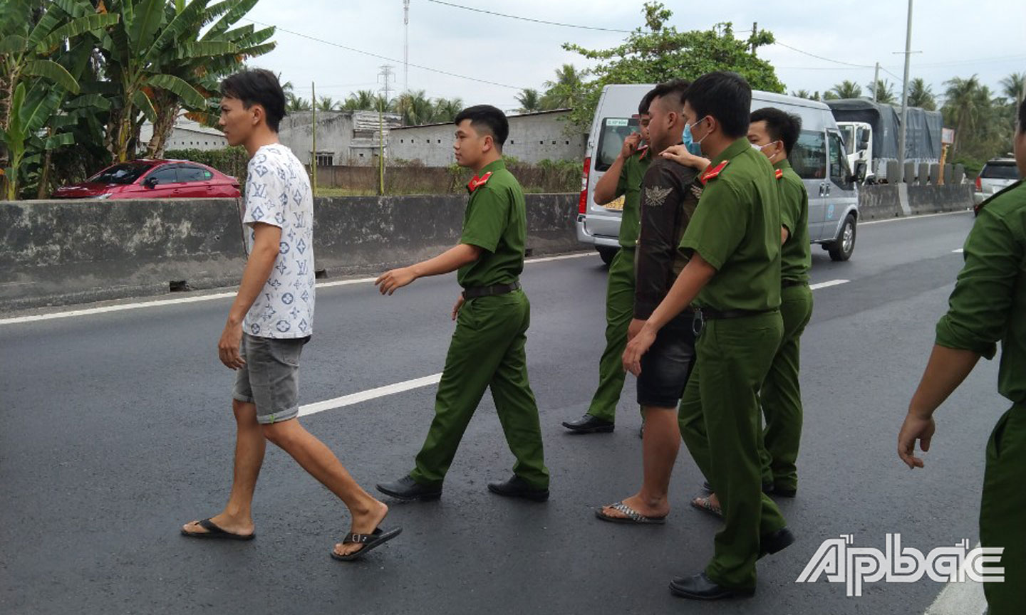 Các bị can tại hiện trường đua xe.