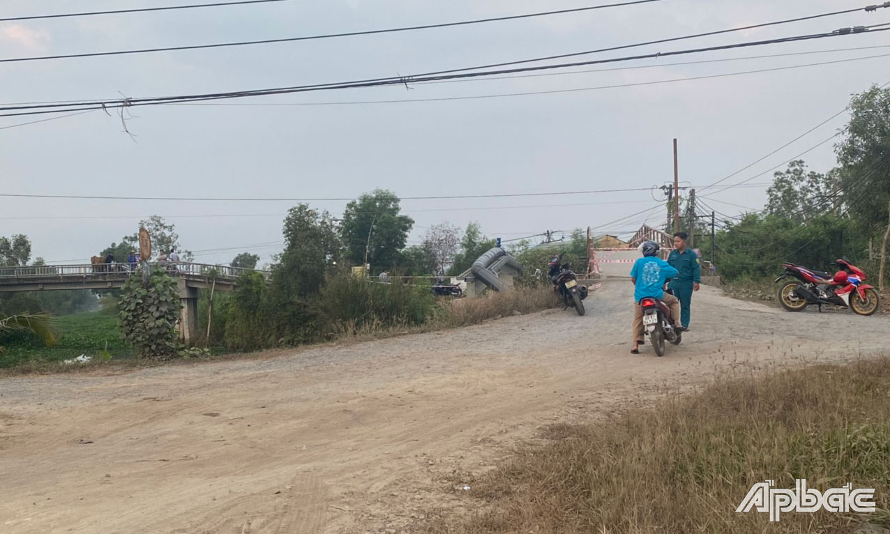 Hiện trường vụ 2 thanh niên tử vong dưới kinh.