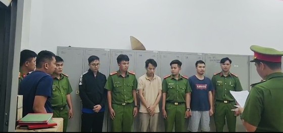 Nhóm bị can ở TTĐK 50-13D.