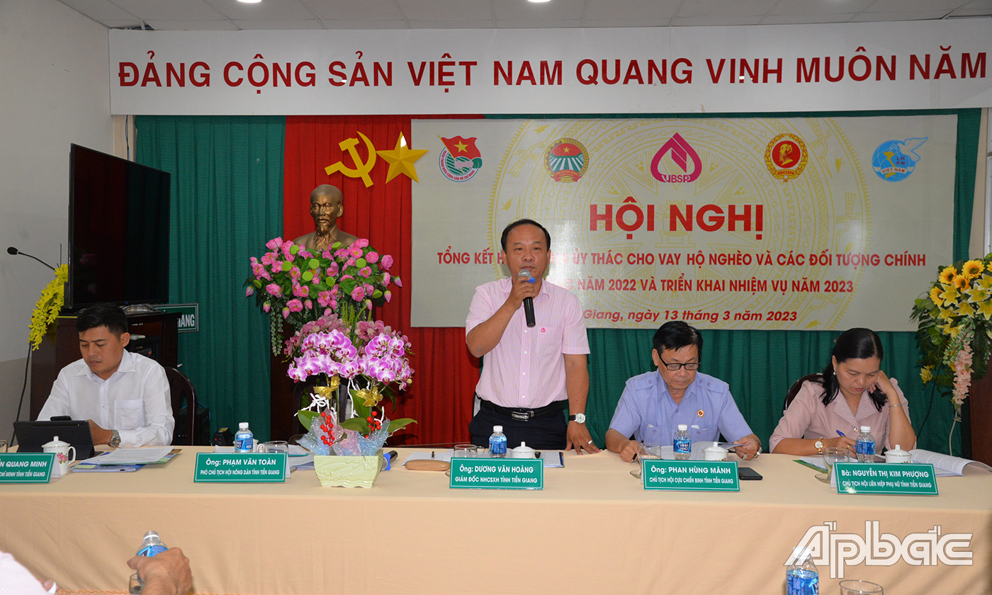 Giám đốc NHCSXH tỉnh Dương Văn Hoàng phát biểu tại hội nghị