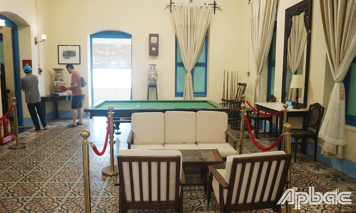 Bên trong nhà chúa Đảo, rất tiện nghi, sang trọng