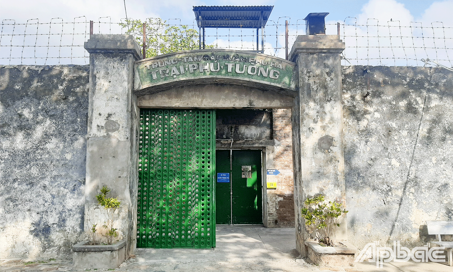 Trại Phú Tường xây dựng năm 1941, tổng diện tích 5.804m2 bao gồm 8 phòng giam tập thể