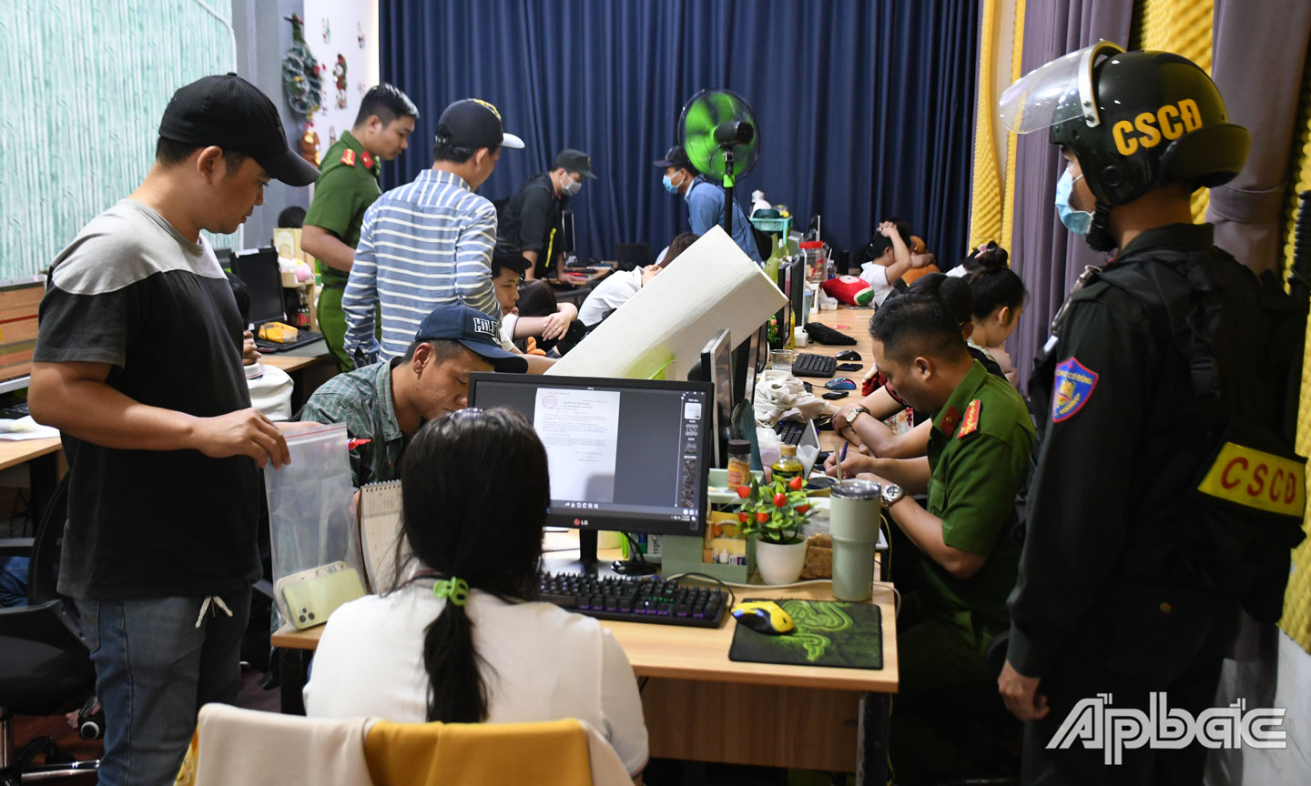 Triệt phá công ty Pháp Việt.