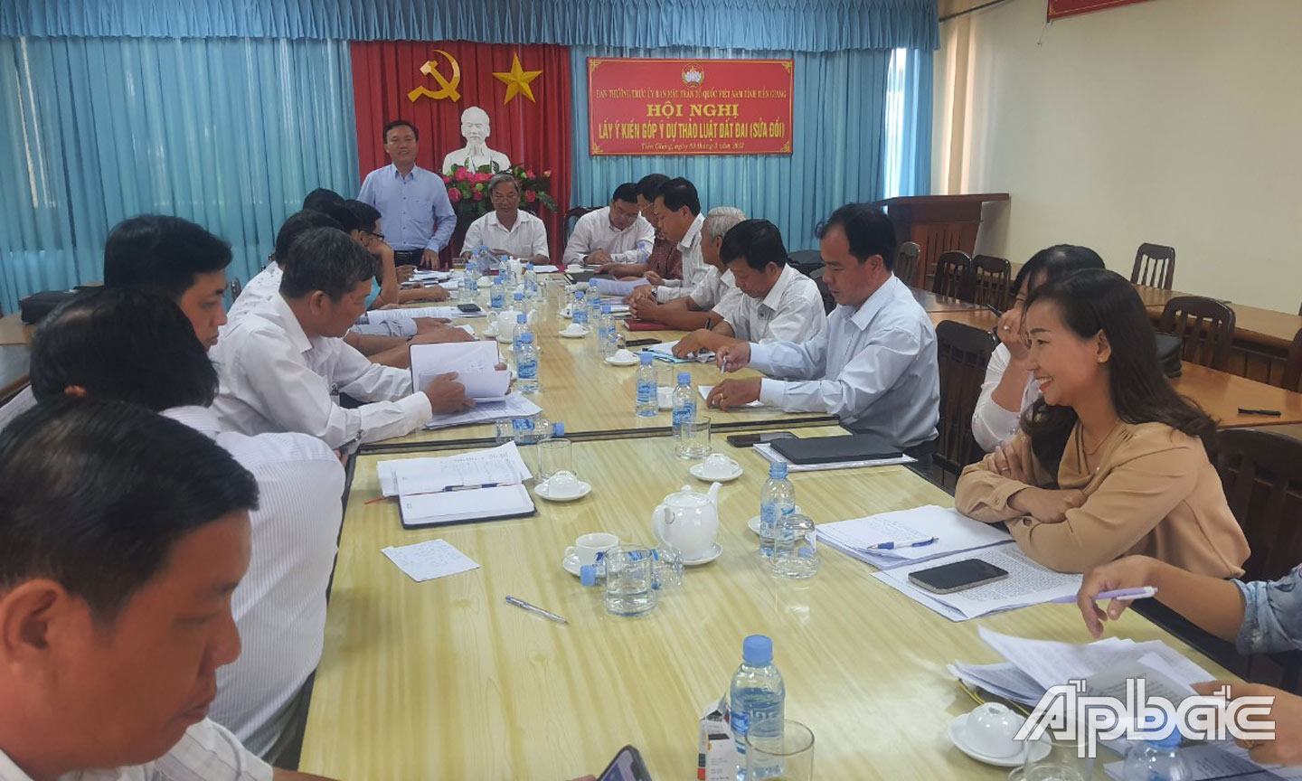 Đại diện Thường trực Ủy Ban MTTQ các huyện, thị, thành và lãnh đạo các hội, đoàn thể tỉnh tham dự Hội nghị lấy ý kiến góp ý Dự thảo Luật Đất đai (sửa đổi) do Ban Thường trực Ủy ban MTTQ tỉnh tổ chức.