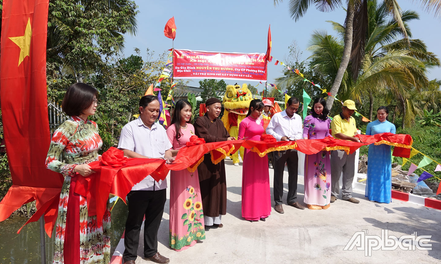 Khánh thành cầu giao thông liên xã Hội Xuân và Hiệp Đức.  