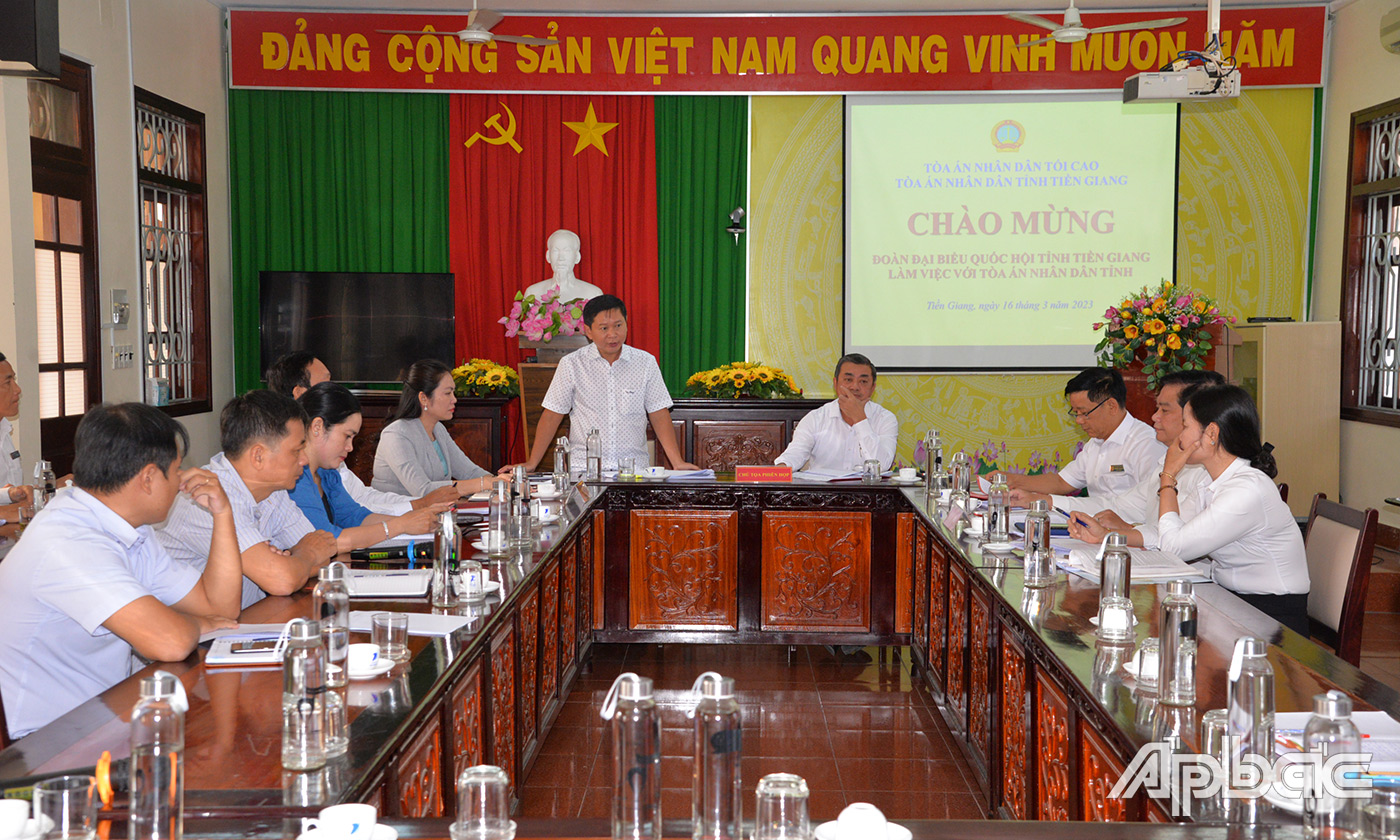 Quang cảnh buổi làm việc