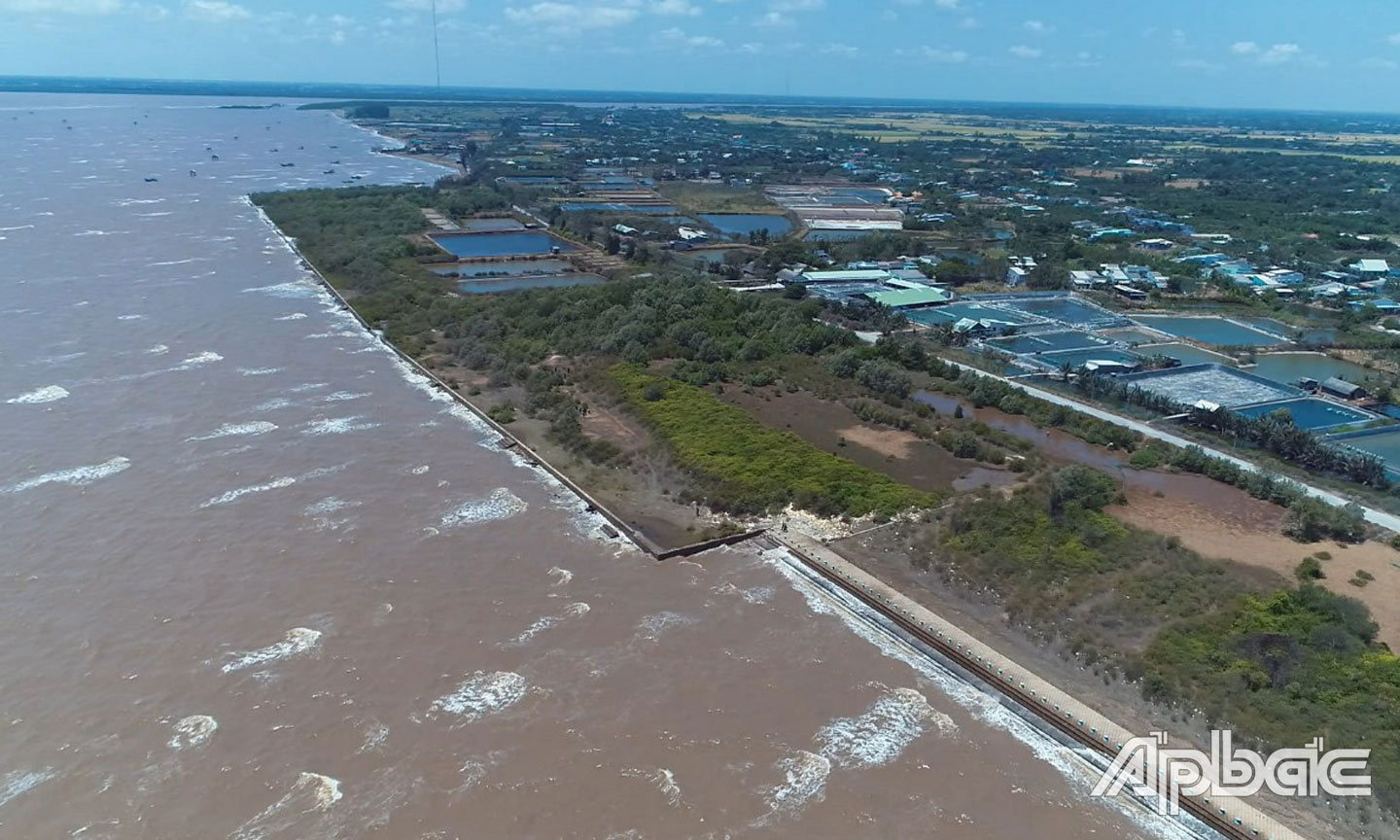 Huyện Gò Công Đông có thế mạnh  phát triển  kinh tế biển.