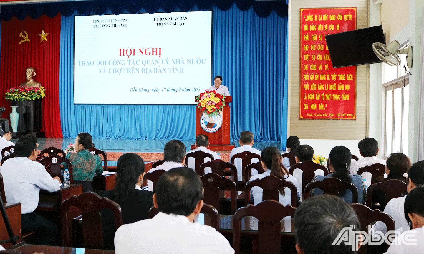 Đồng chí Đặng Văn Tuấn Phó Giám đốc Sở Công Thương phát biểu tại Hội nghị