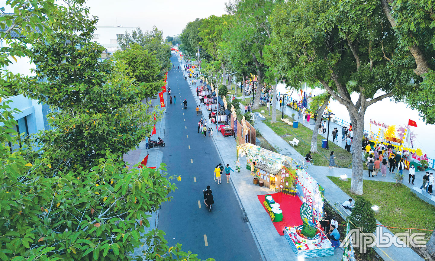 Đường Tết Mậu Thân, một tuyến đường xanh, đẹp của TP. Mỹ Tho.                                                                                                                                                                     Ảnh: CAO LẬP ĐỨC