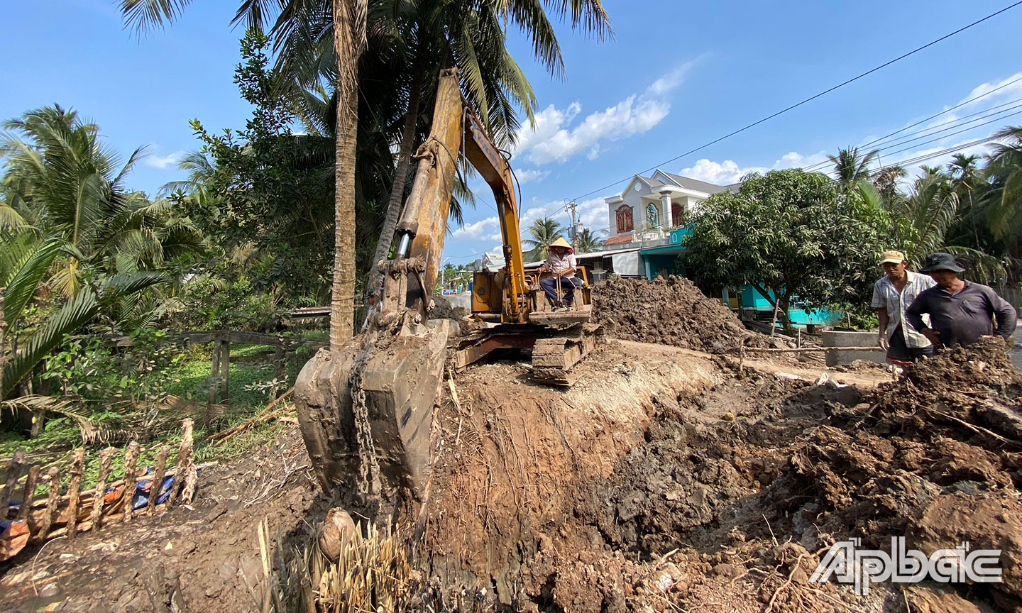 Công ty xây dựng Thiên Thuận khẩn trương thi công đường huyện 36 nhằm hoàn thành tiến độ  xây dựng Châu Thành đạt chuẩn huyện NTM năm 2023.