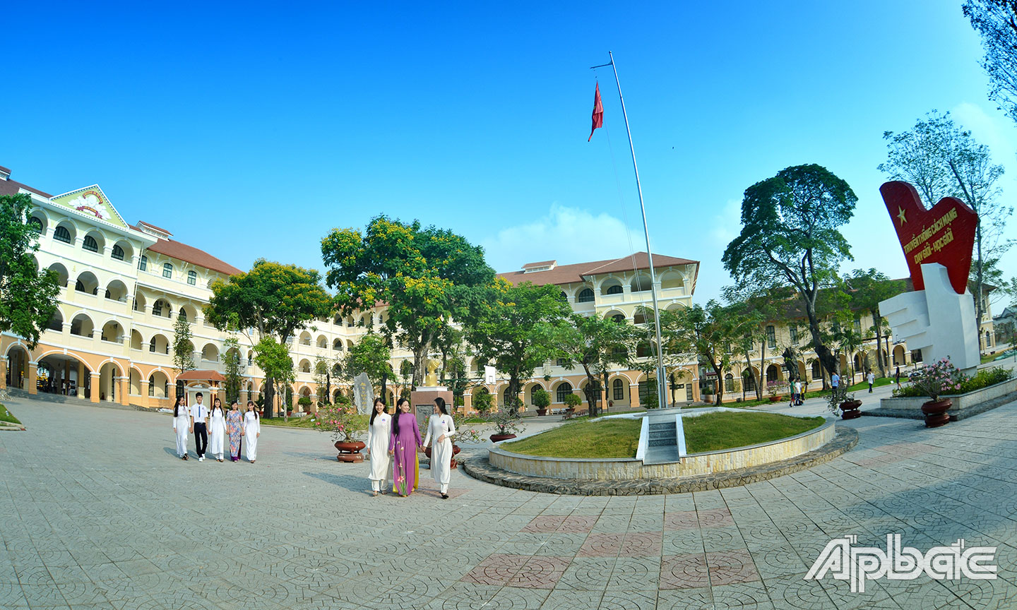 144 năm qua, Trường THPT  Nguyễn Đình Chiểu không ngừng phát huy truyền thống  “Cách mạng - Dạy giỏi - Học giỏi”.  Ảnh: DUY NHỰT