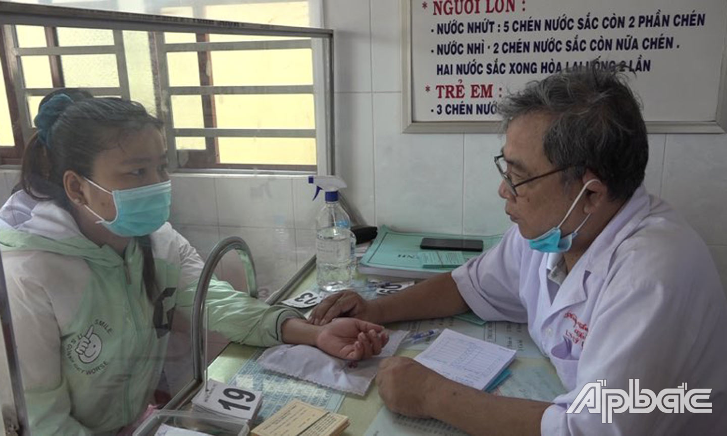 Phòng thuốc nam nhiều năm qua  đã khám,  châm cứu và  hốt thuốc  miễn phí cho hàng ngàn người dân trong  và ngoài huyện Gò Công Tây.