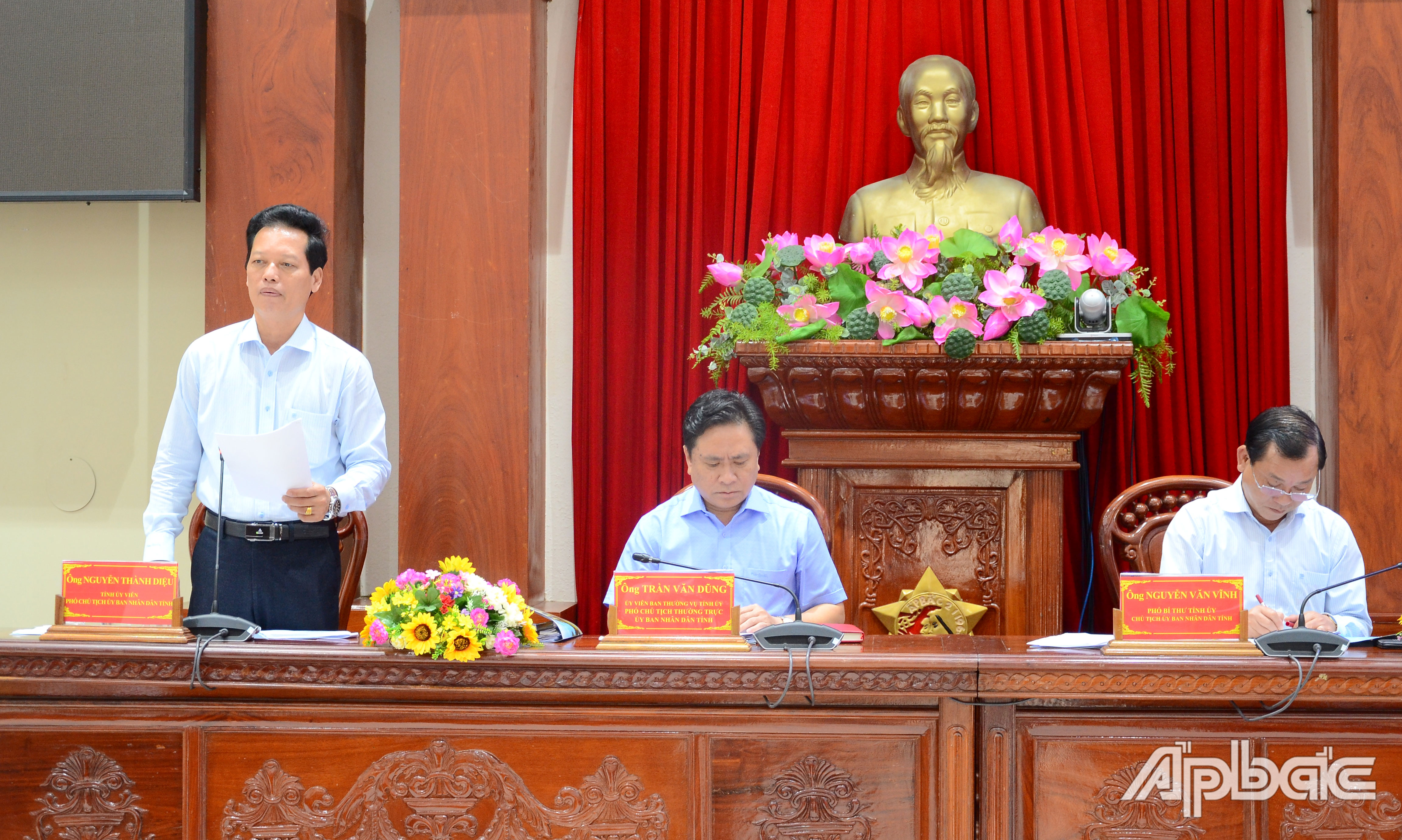 Phó Chủ tịch UBND tỉnh Nguyễn Thành Diệu phát biểu tại hội nghị.