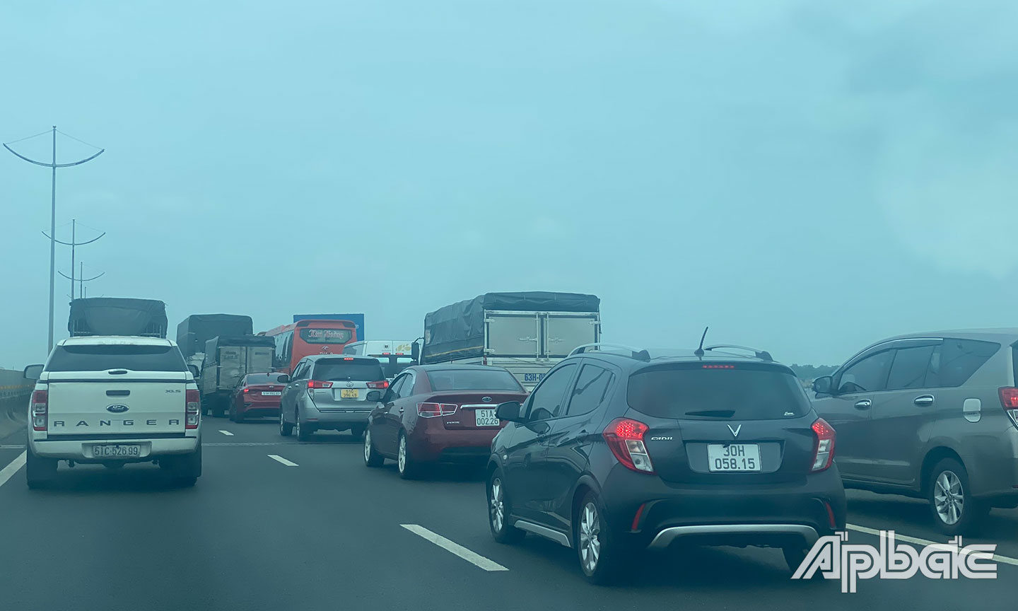 Các phương tiện di chuyển tốc độ 15km/h trên cao tốc, đoạn từ đầu vào cao tốc TP.Hồ Chí Minh- Trung Lương đến nhành rẻ ra Bến Lức-Long An.