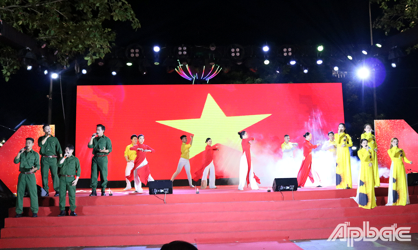 Chương trình văn nghệ “Bài ca chiến thắng” 