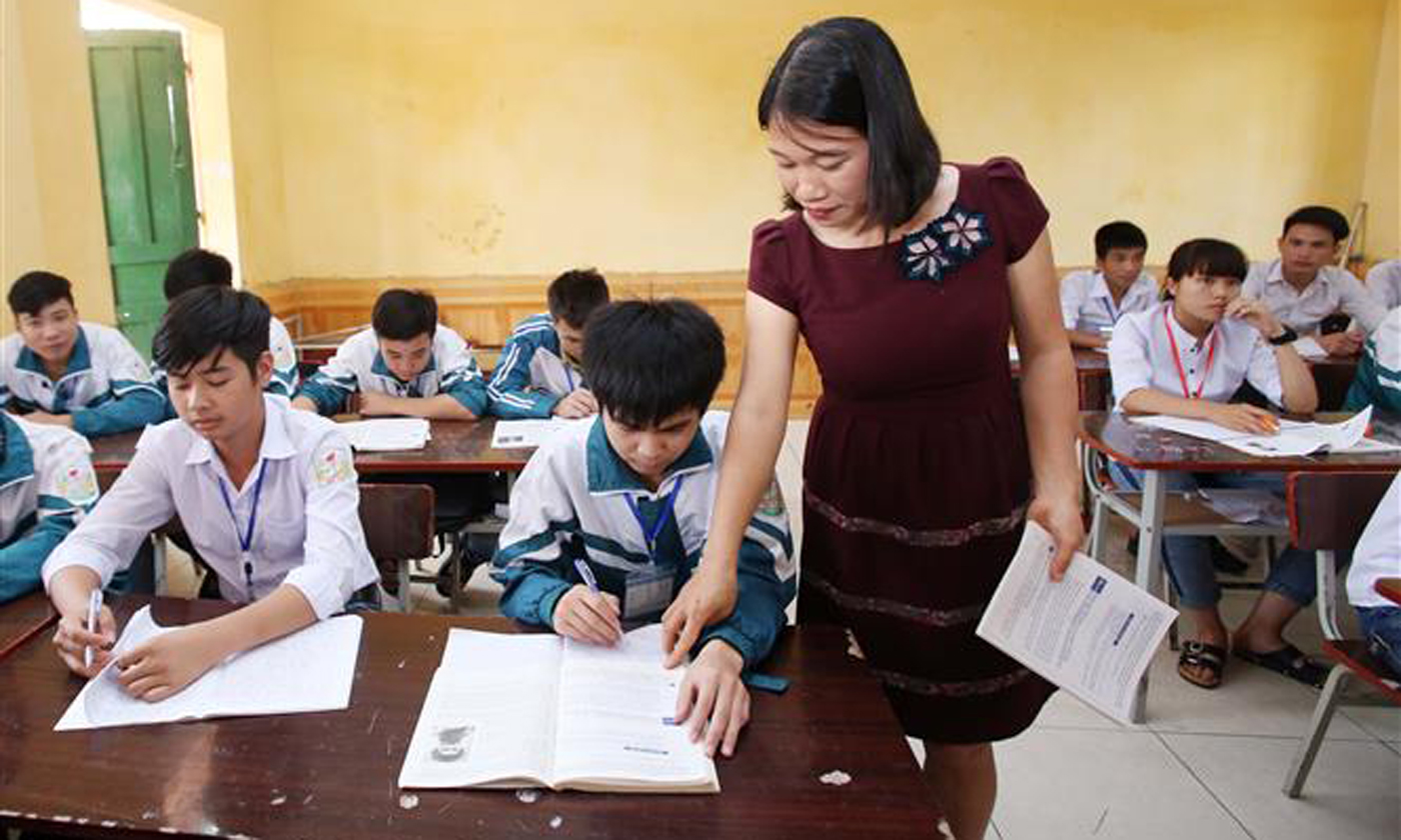 Giáo viên tiểu học, trung học cơ sở hạng I có bằng cử nhân trở lên. Ảnh: TTXVN