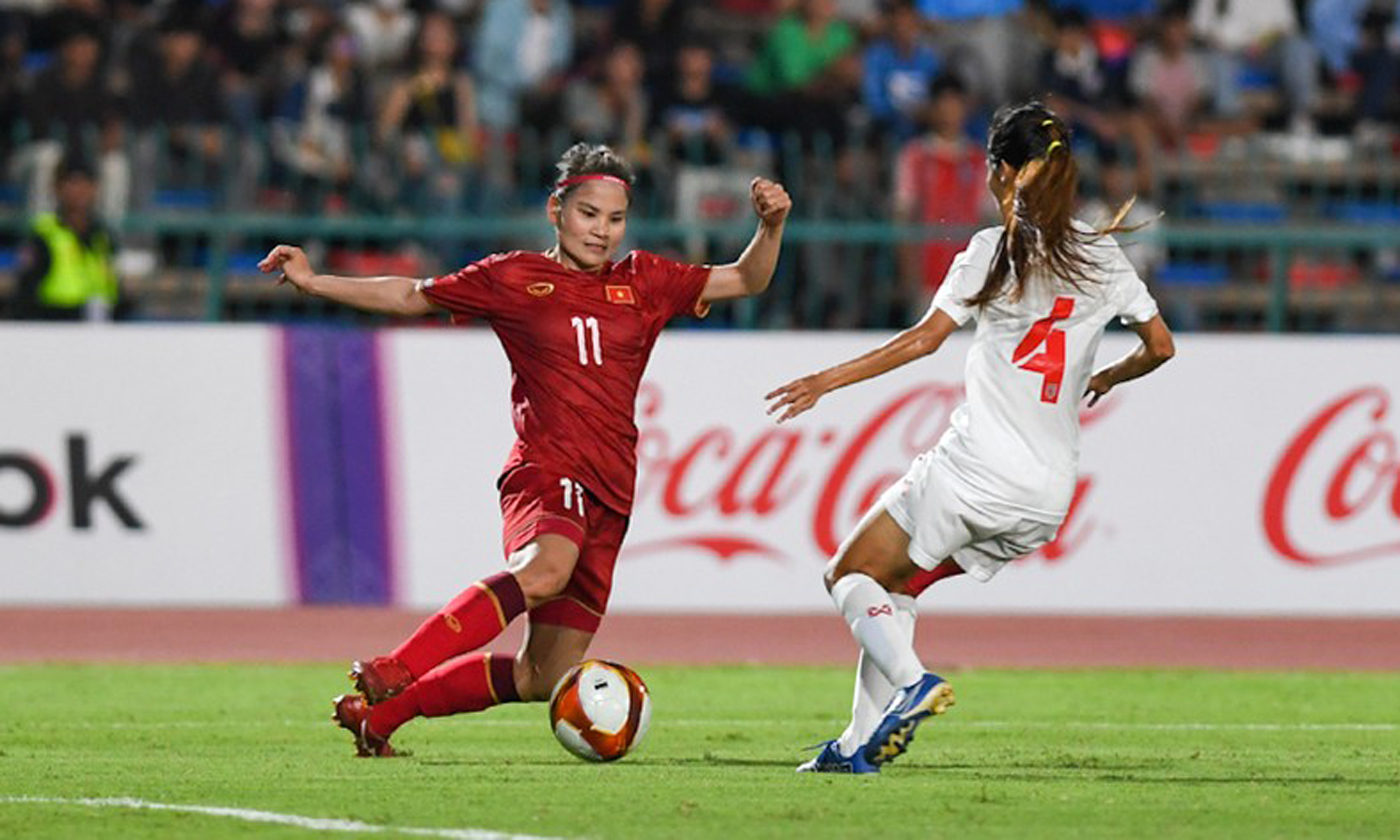 Thái Thị Thảo rời sân sau khi cho thấy dấu hiệu xuống sức.