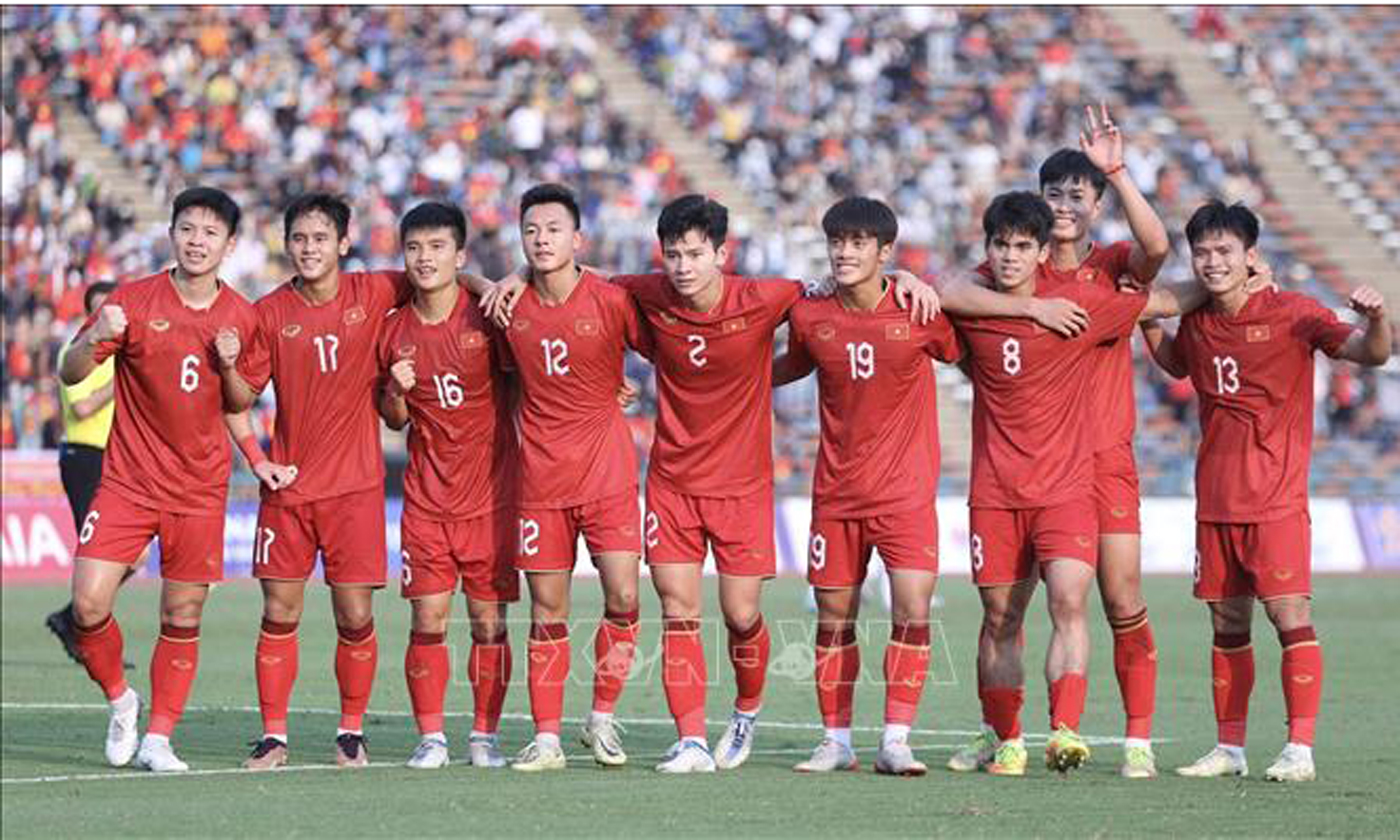 Các cầu thủ U22 Việt Nam ăn mừng bàn thắng nâng tỷ số lên 3 - 0. Ảnh: Hoàng Linh/TTXVN