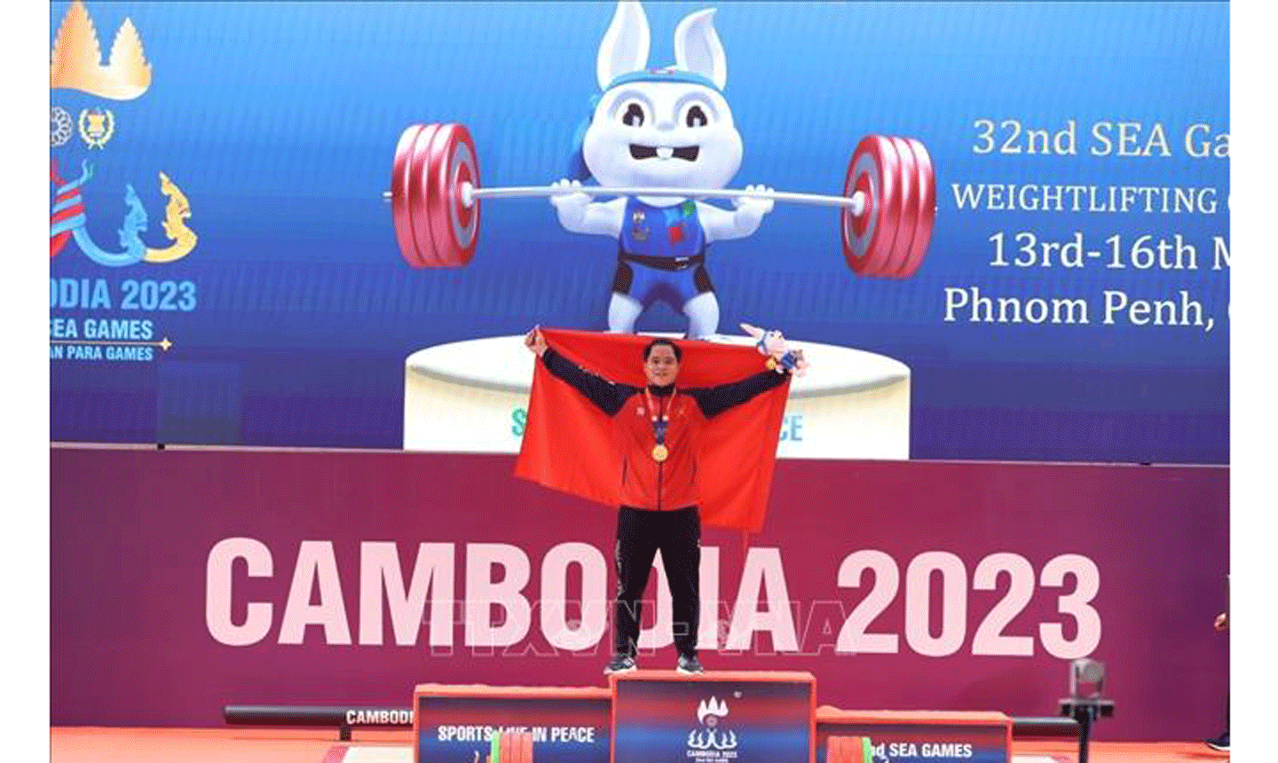 VĐV Nguyễn Quốc Toàn xuất sắc giành HCV môn Cử tạ hạng 89kg nam, phá kỷ lục SEA Games. Ảnh: Minh Quyết/TTXVN
