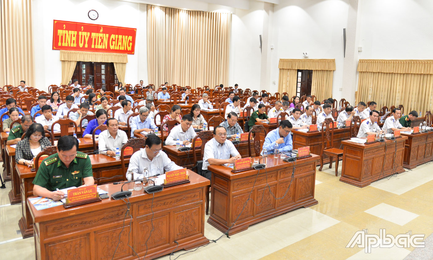 Đại biểu tham dự hội nghị ký kết.