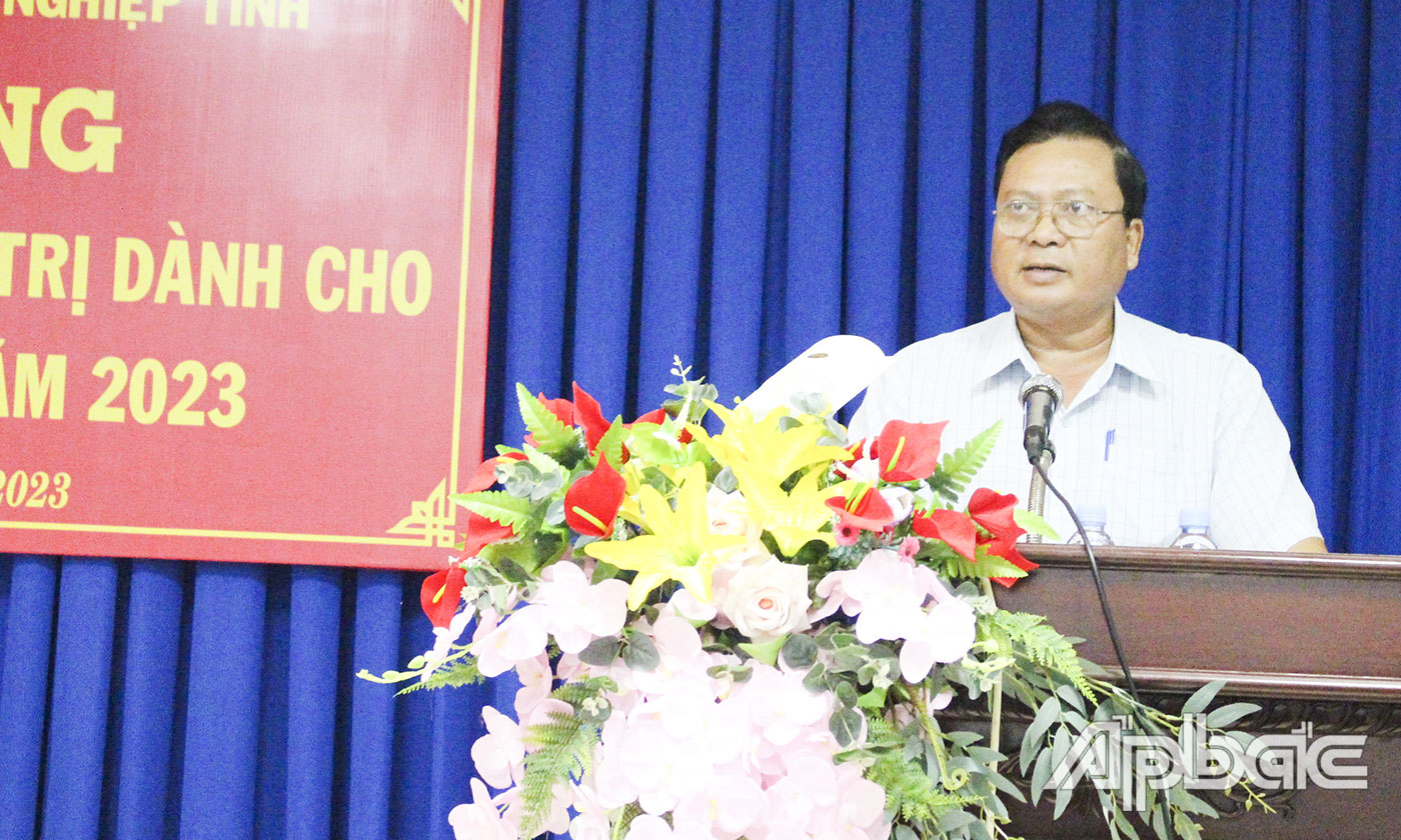 Trưởng Ban Tuyên giáo Đảng ủy Khối Võ Văn Dũng thông qua Quyết định mở lớp và quy chế Lớp Bồi dưỡng.