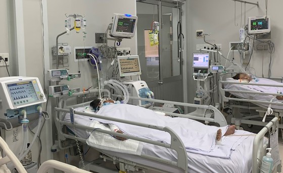 Bệnh nhân ngộ độc botulinum được điều trị tại Bệnh viện Chợ Rẫy.