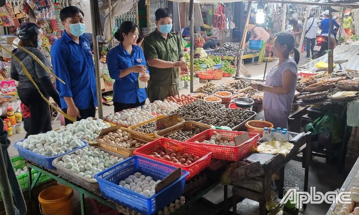 Từ các trụ sở Công an ra đến chợ.