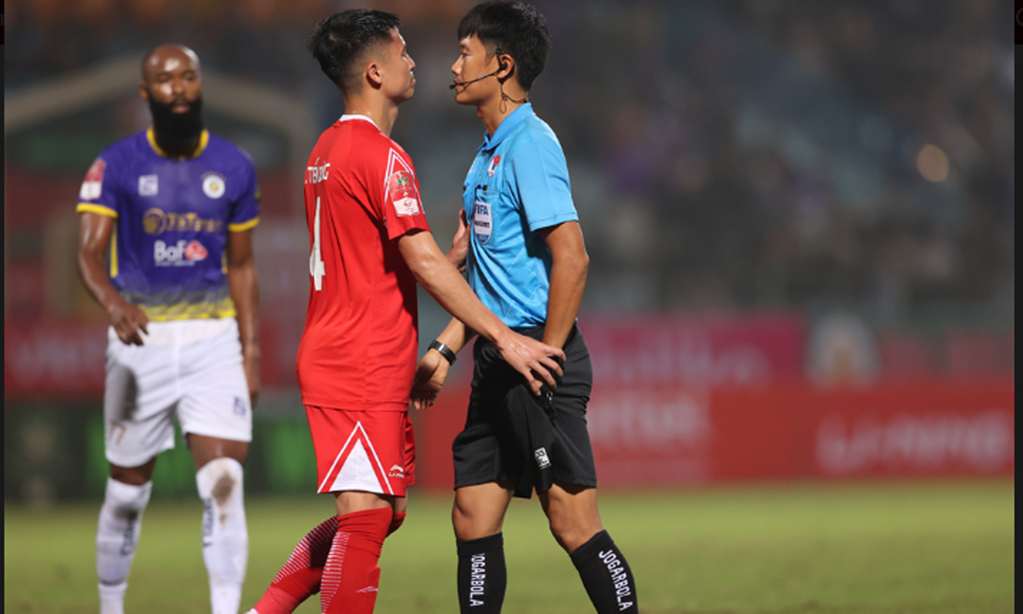 V-League cần được nâng tầm để tránh bị tụt hậu trong khu vực. Ảnh: Hoàng Linh