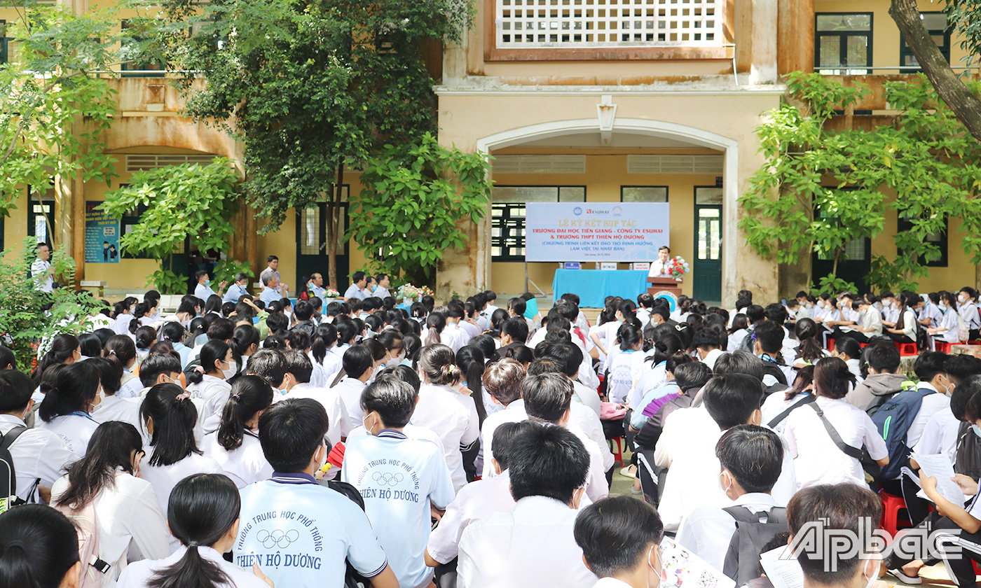 Quang cảnh buổi Lễ kí kết Bản thỏa thuận hợp tác.