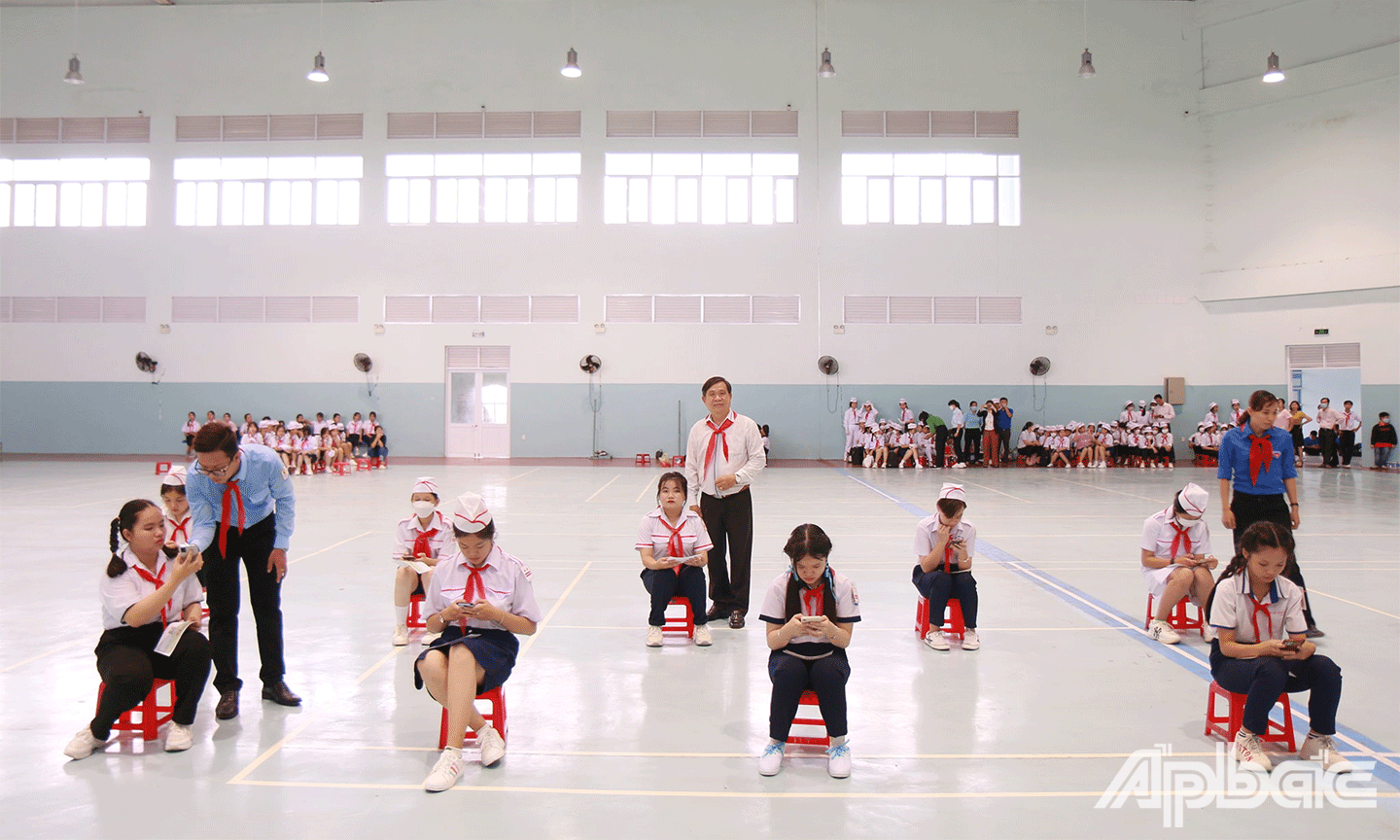 Các em tham gia phần thi “Chỉ huy đội giỏi”