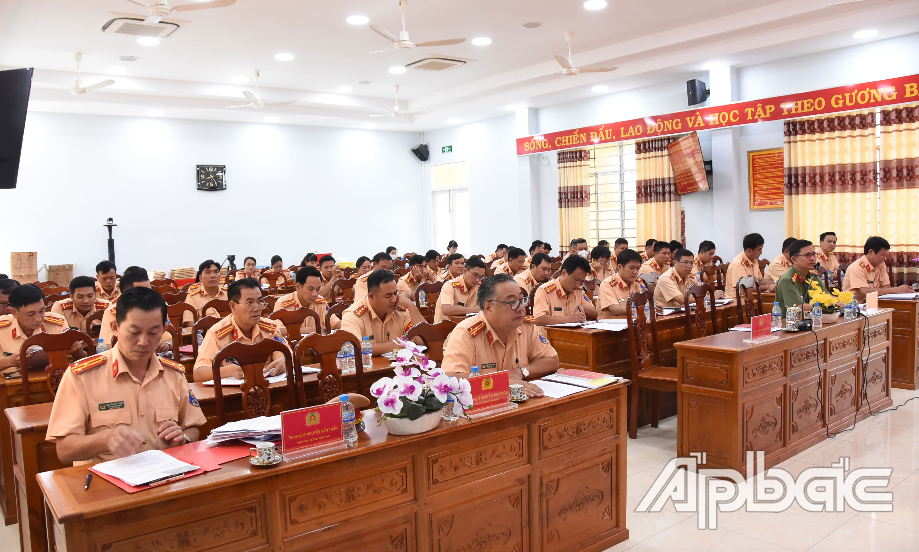 Đại biểu dự sơ kết giữa nhiệm kỳ thực hiện Nghị quyết Đại hội của các cấp ủy đảng nhiệm kỳ 2020-2025.