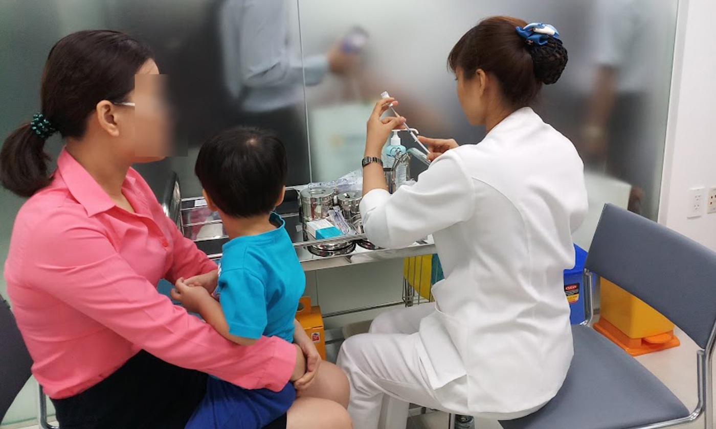 Việc cung ứng vaccine đã bị ảnh hưởng dẫn đến gián đoạn cung ứng, thiếu vaccine cục bộ tại một số địa phương. Ảnh: Đan Phương/Báo Tin tức
