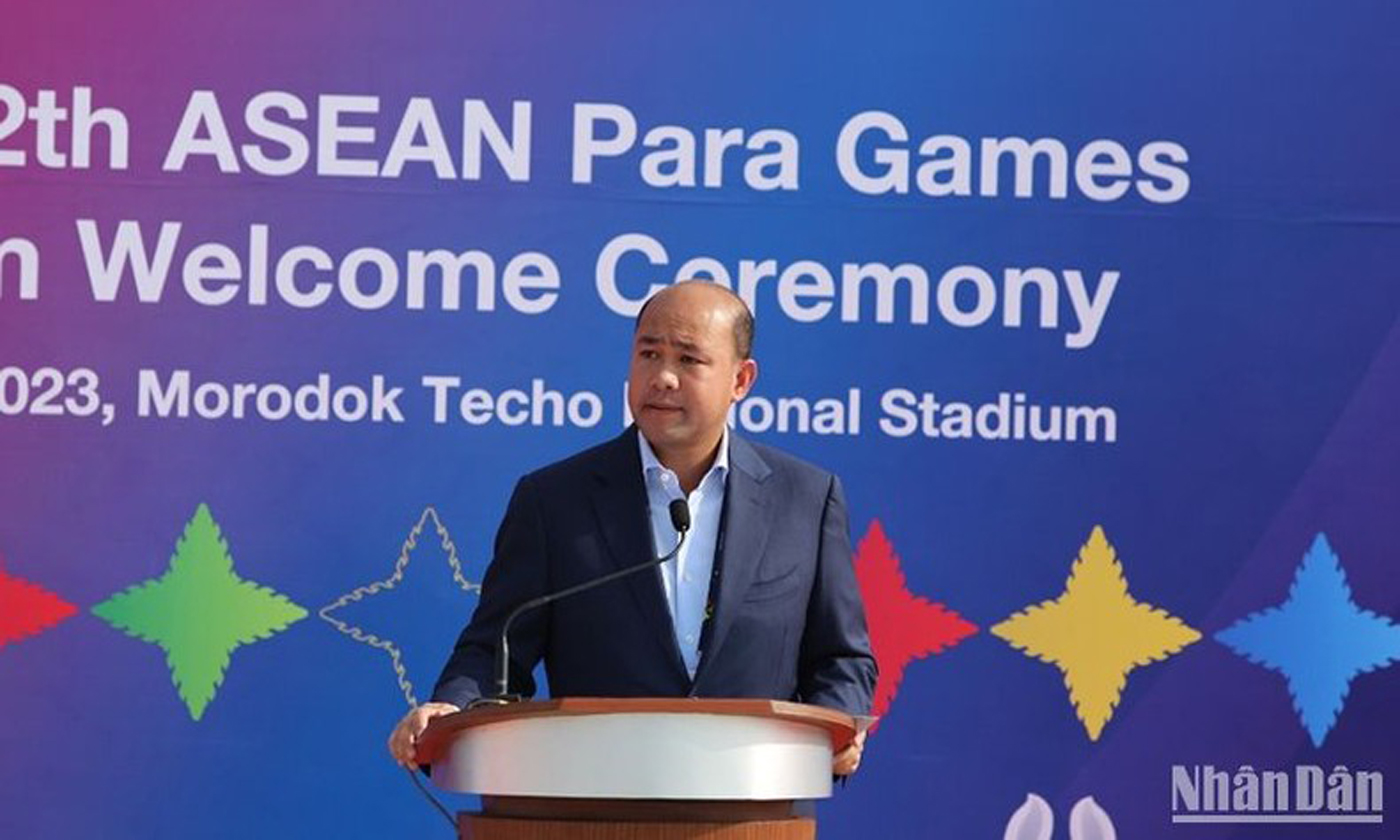 Chủ tịch Hội Liên hiệp Thanh niên Campuchia kiêm Phó Chủ tịch Ủy ban Paralympic quốc gia Campuchia Hun Many phát biểu tại sự kiện.