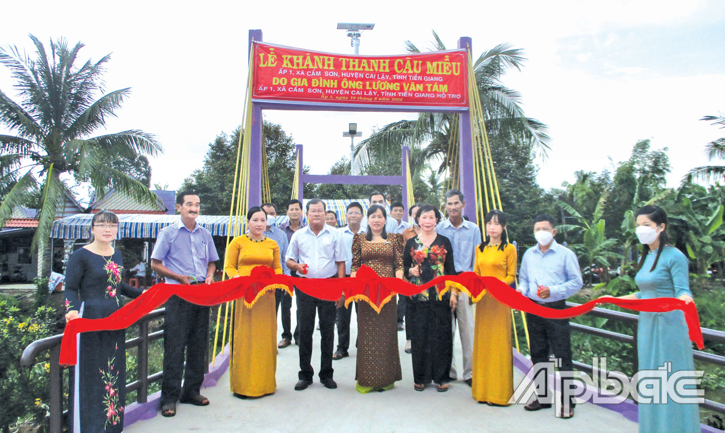 Cầu giao thông tại ấp 1 do người dân đóng góp kinh phí xây dựng.