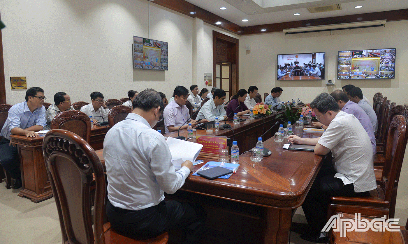 Tại điểm cầu Tiền Giang.