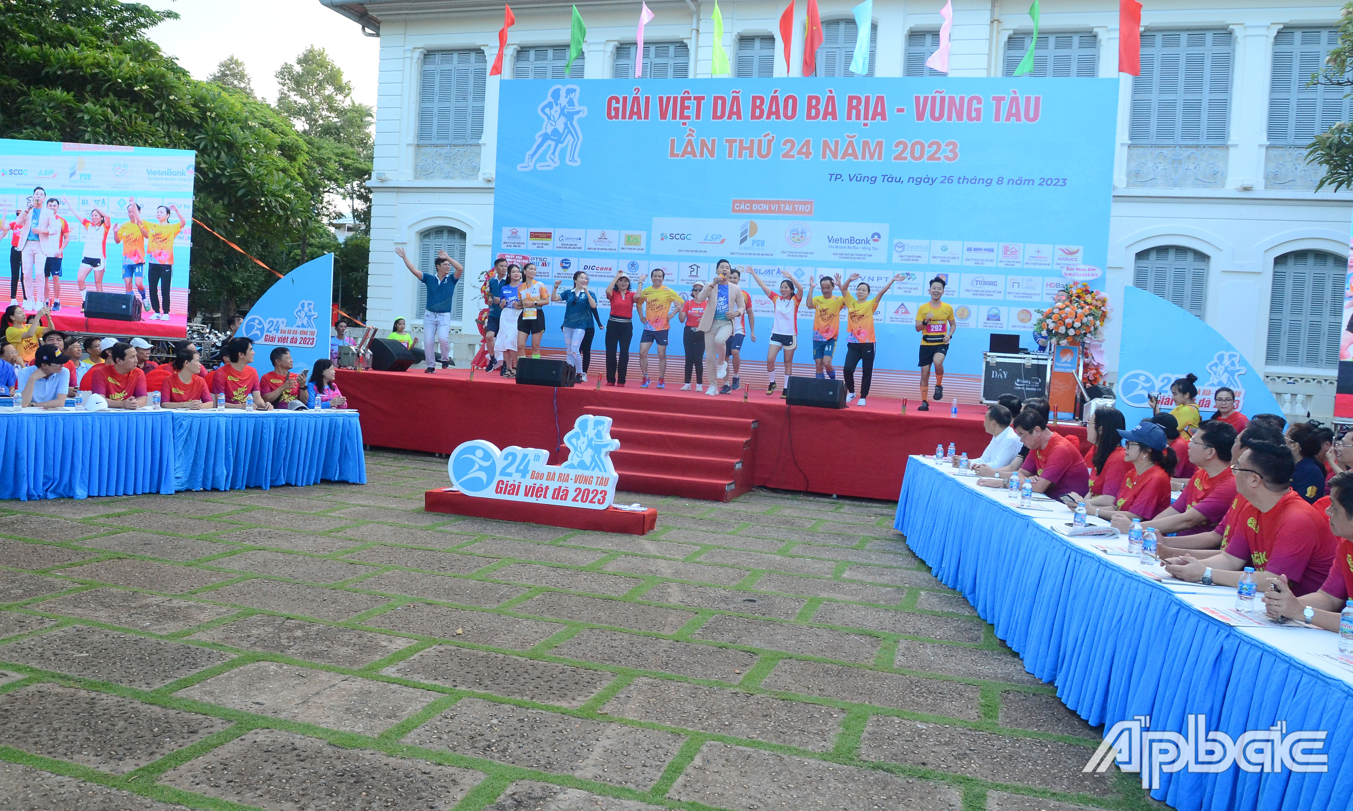 Quang cảnh Lễ khai mạc.