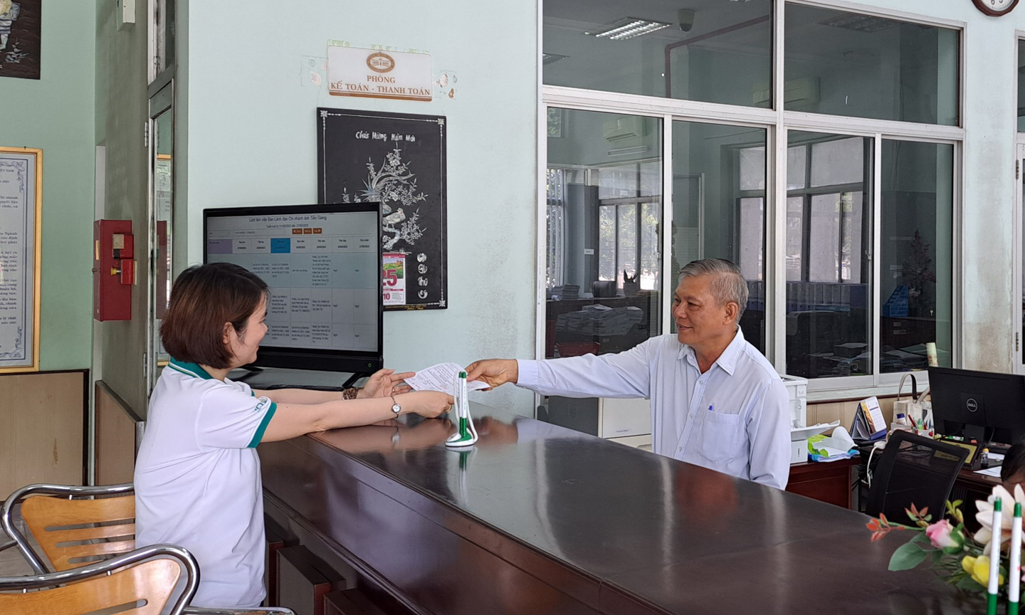 Giao dịch tại NHNN chi nhánh Tiền Giang.